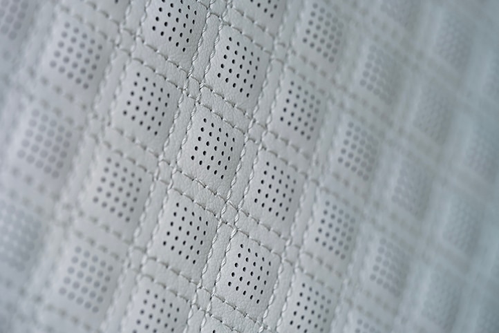 Detalles de piel premium al interior de tu GMC Acadia 2026, SUV de 3 filas